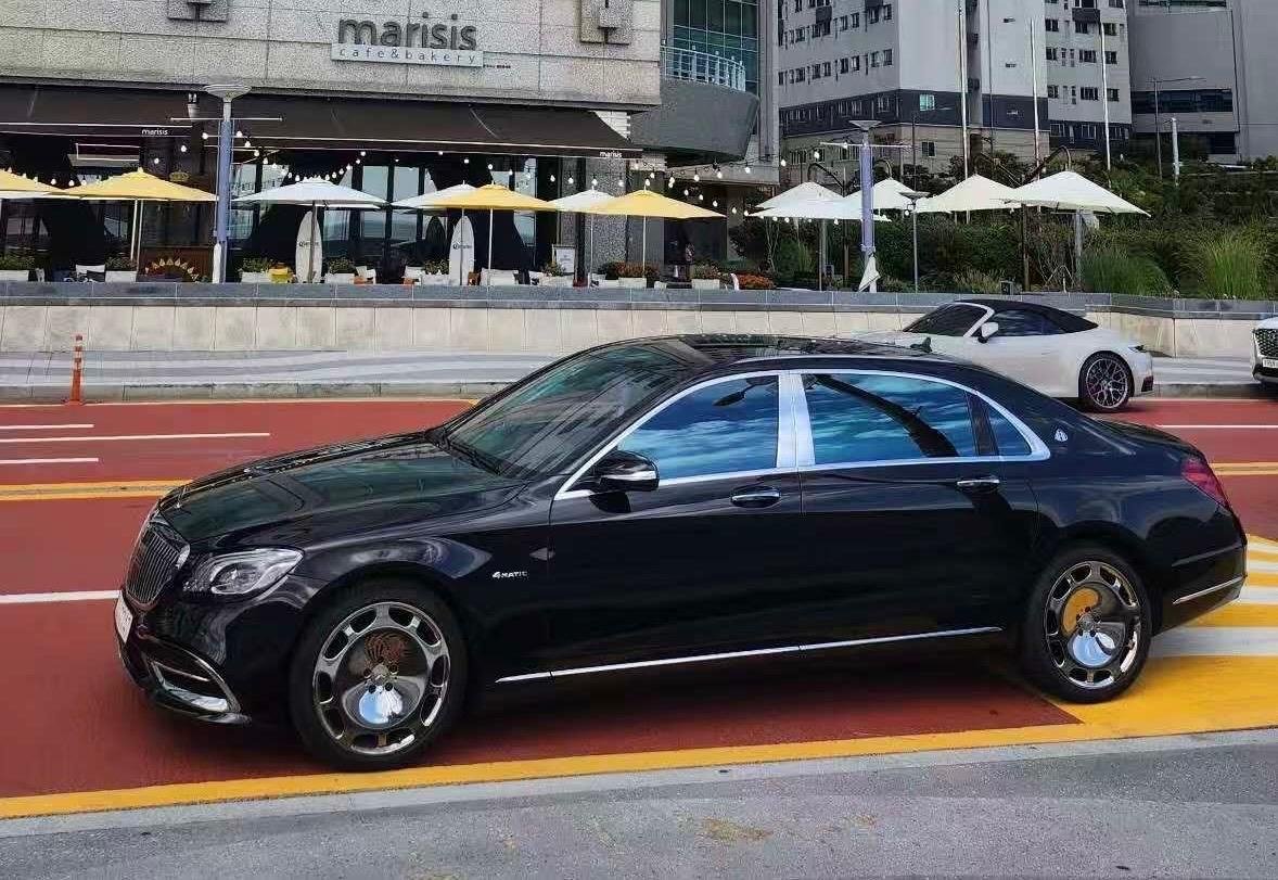 Mercedes-Benz Maybach — Private Airport Transfer