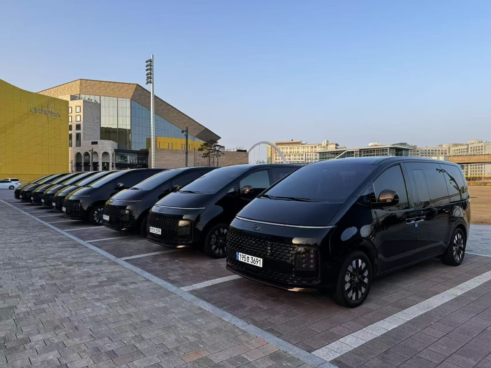 VIP Hyundai Staria — Seoul City Tour